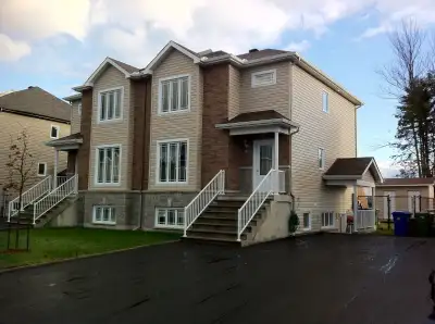 Grand 5½ – Semi‑détaché moderne à louer – Dispo 1er Septembre
