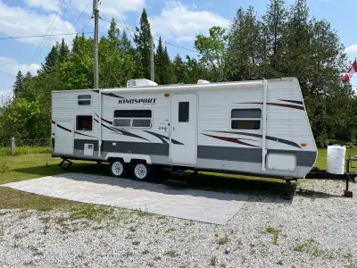 New queen mattress, new roof vents and covers, new awning complete, new carbon monoxide detector. Wo...