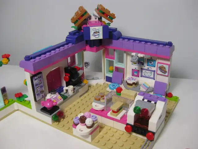 Lego Friends Emma's Art Cafe (complete with manual) in Toys & Games in Ottawa - Image 6