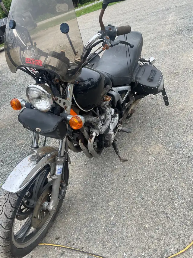 1984 Yamaha maxim 650 in Street, Cruisers & Choppers in Cape Breton - Image 5