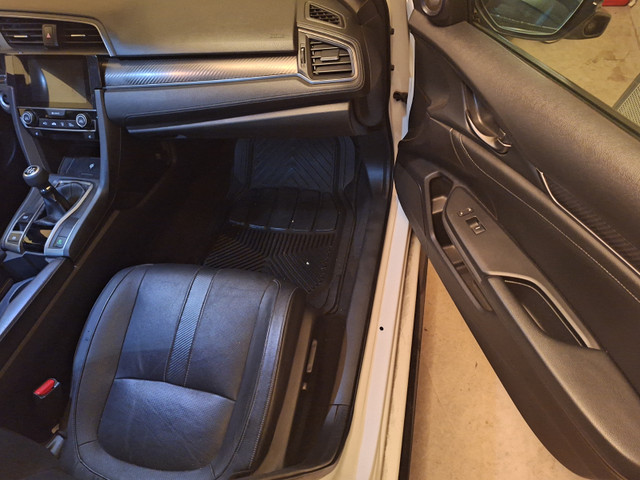 2017 White Honda Civic for sale. Manual $11,500 no low ball offe in Cars & Trucks in Oshawa / Durham Region - Image 3