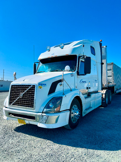 2007 Volvo VNL760 semi truck