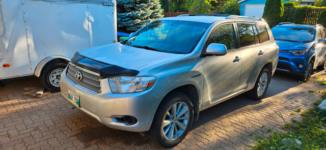 2009 Toyota Highlander Hybrid AWD 3 Row Crossover in Cars & Trucks in Brandon