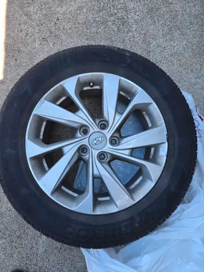Set of 4 Hankook Kinergy GT tires on alloy rims used only 1 summer. 5 bolt pattern. 225/60 R17 99H.