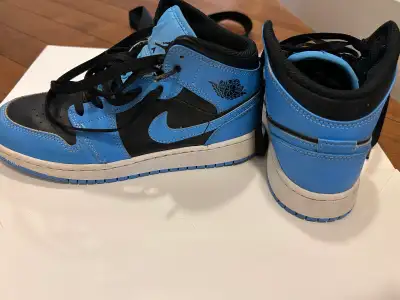 Youth Jordan High Tops Size 4, View more