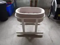 Monte rocking bassinet