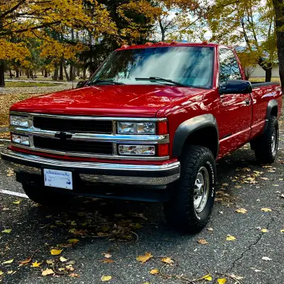 The last of the OBS trucks. Super rare spec 3/4 ton 4x4 with factory 454 V8 in Victory red over grey...