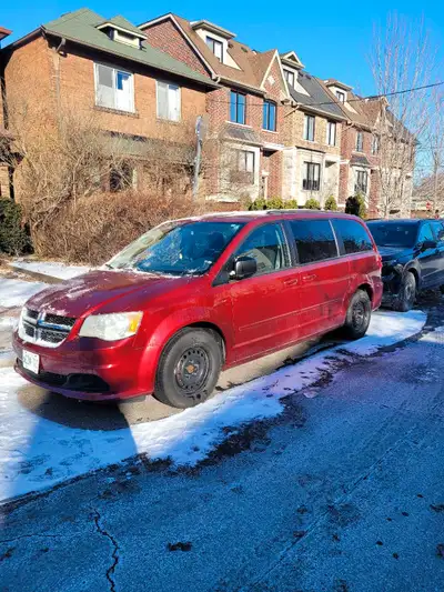 2011 Grand Caravan in excellent condition for a van that's 14 yrs old. 7 passenger Stow-Away seats,...