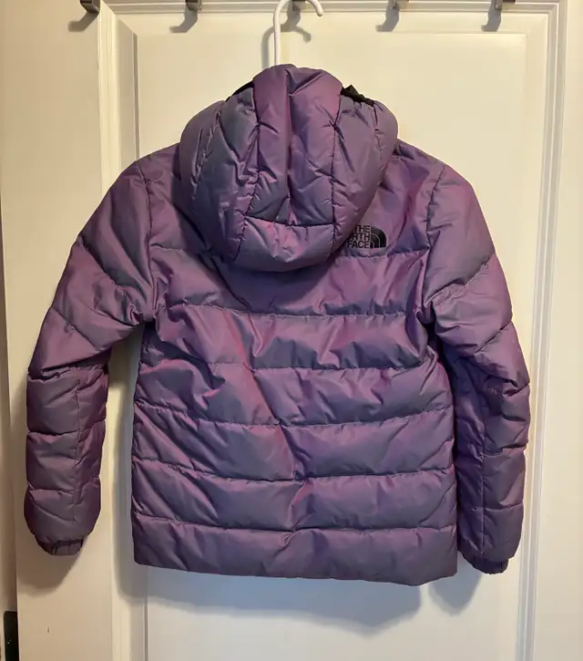 Cranston: Girls North Face reversible puffer jacket Sz S 7/8 in Kids & Youth in Calgary - Image 3