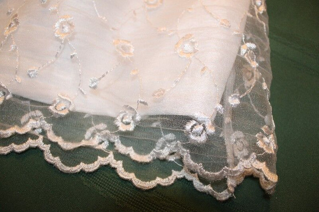 Christening gown in Clothing - 3-6 Months in Bedford - Image 3