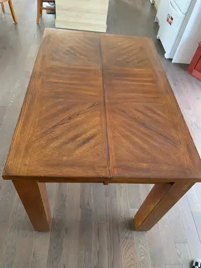 Table bistro avec rallonge et 4 chaises hauteur 36 haut faites une offre