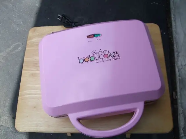 CUP CAKE MAKER in Microwaves & Cookers in Belleville - Image 2