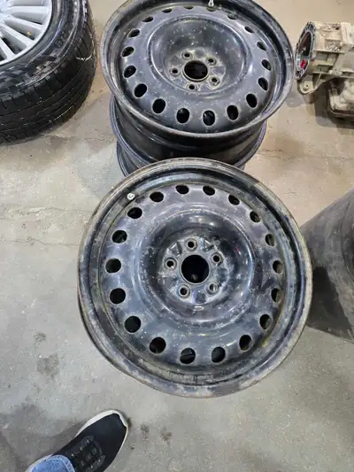4 steel wheels off a Ford edge. 18 inch