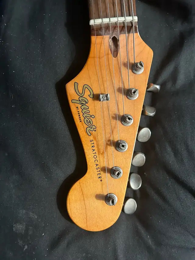 Squier Classic Vibe 60’s strat $450 obo in Guitars in Brockville - Image 6