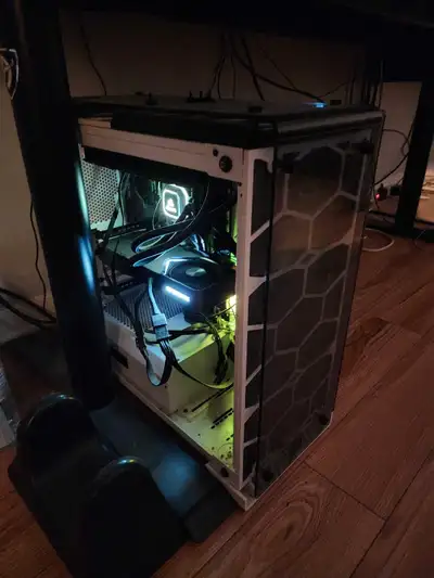 Selling my high end gaming rig as i built a new one. works perfectly. Asking $2000 OBO 5950x 16core...