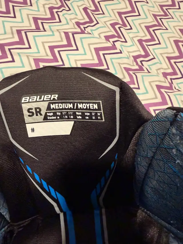 Bauer hockey pants (Senior, Medium) in Hockey in Mississauga / Peel Region - Image 5