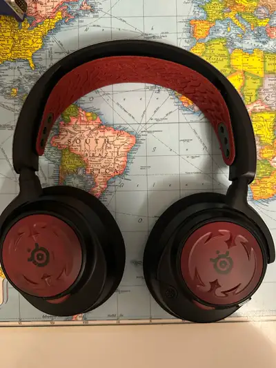 Selling good condition Steelseries gaming headphone. Comes with wires, charger and case. Doesn’t wor...