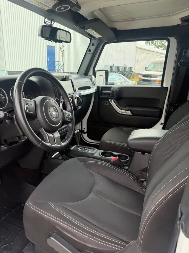 2016 Jeep Wrangler Sahara - Automatice 556564853053214728
