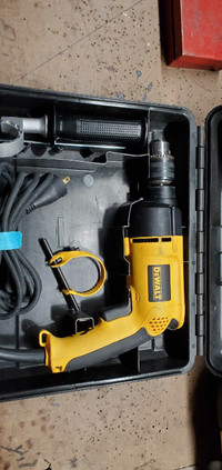 DEWALT Hammer Drill Kit, 1/2-Inch, 10-Amp, Pistol Grip (DWD520K