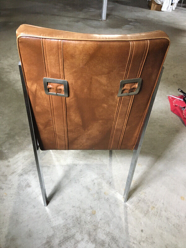 1970’s vintage small kitchen table metal frame with 3 chairs in Arts & Collectibles in Mississauga / Peel Region - Image 2