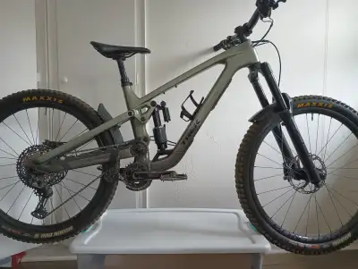 TREK SLASH 9.8 XT GEN 6 MEDIUM/LARGE, View more