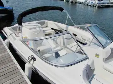 The Maxum 1800 MX is an 18-foot bow boat, powered by a 3.0-liter MerCruiser engine. Features and Per...