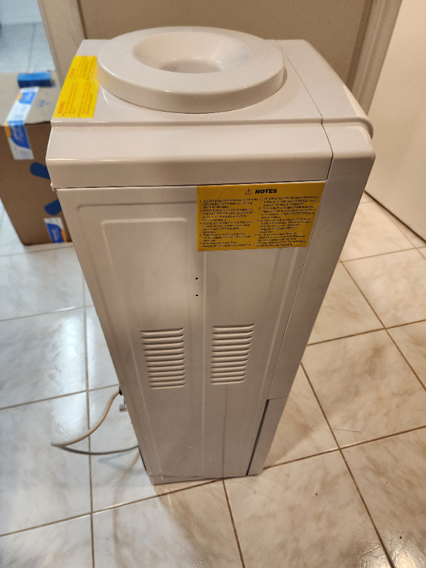 Water cooler in Refrigerators in Mississauga / Peel Region - Image 2