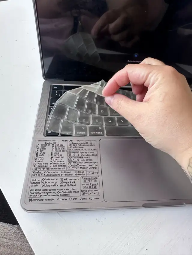 MacBook Pro 13 pouces M1 (2020) in Laptops in Laval / North Shore - Image 5