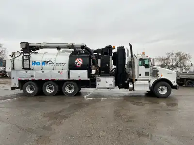 2013 Kenworth T880 with Vactor 2112 HXX Hydrovac Body 2013 Vactor 2112 HXX Hydrovac Body 1200 Gallon...