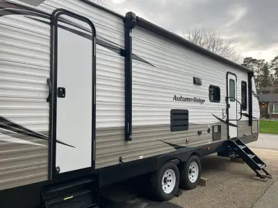 2020 StarCraft Autumn Ridge 27BHS 2 doors 12 foot slide (3 feet out) Double bunks (sleeps 2-4) Table...