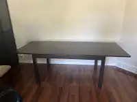 Extendable dining table set 
