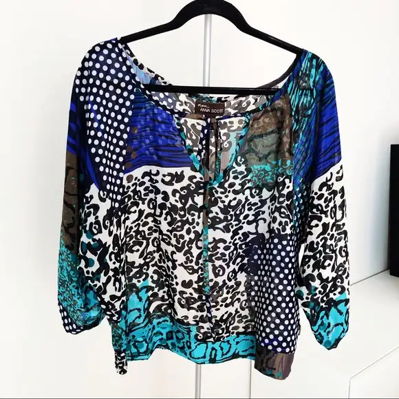 NWOT - Anna Scott - (Size M) Women's Blue Black White Blouse
