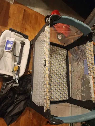 Graco playpen, napper and bassinet, View more