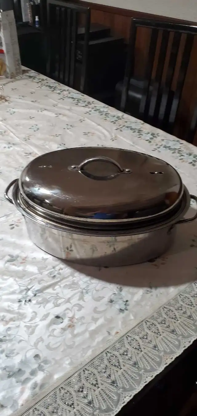 Oval Roasting Pan in Kitchen & Dining Wares in Oshawa / Durham Region - Image 2