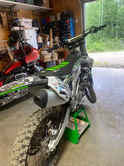 2017 KX450 Mint with around 9 hrs total Original tires Break away levers Decal kit and seat cover Lo...