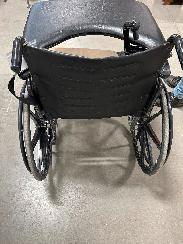 Quick fold wheelchair light weight in Health & Special Needs in Windsor Region - Image 3