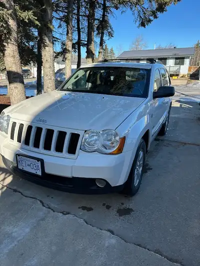 5.7L V8 / 4WD Hemi Engine. Towing package. Good condition. Lady driven. Personal use only. Cargo cov...