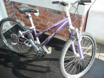 Trek 820 WSD ( women's specific design ) extra small frame. Trek's version of giant's Liv brand with...