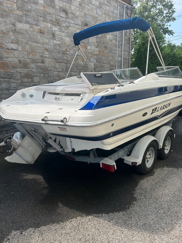 Larson 228 Lxi dans Vedettes et bateaux à moteur  à Saint-Jean-sur-Richelieu - Image 3