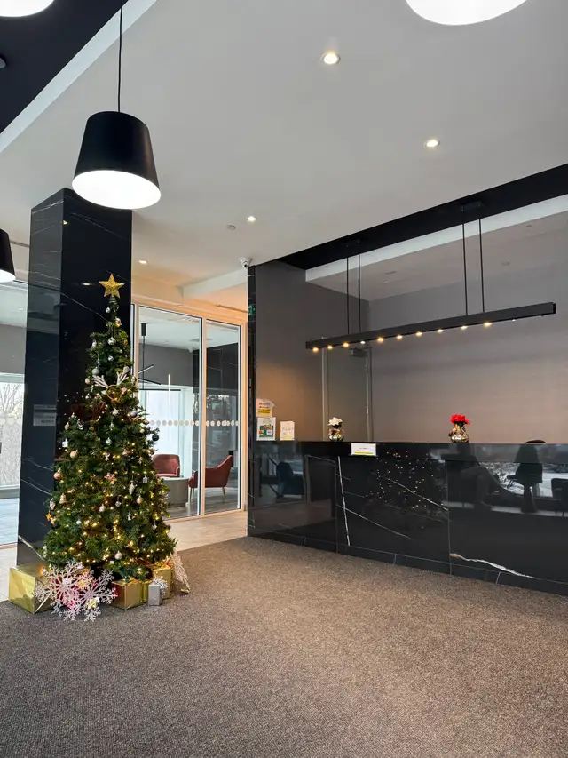 High-Floor River View Condo Room • 2-Min Weston GO/UP Express • in Room Rentals & Roommates in City of Toronto - Image 7