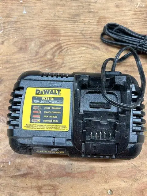 Dewalt battery charger in Power Tools in Brantford - Image 2