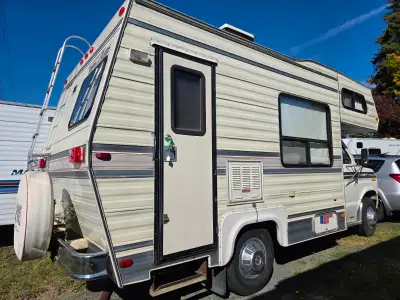 2nd owner. Runs good. Recently new battery, newer tires with lots of tread. Aluminum roof resealed....