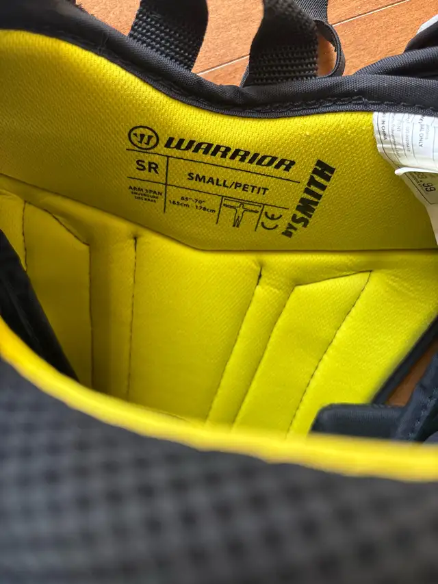 Warrior Ritual RX3E+ Senior Small Goalie Chest Protector  in Hockey in Barrie - Image 3