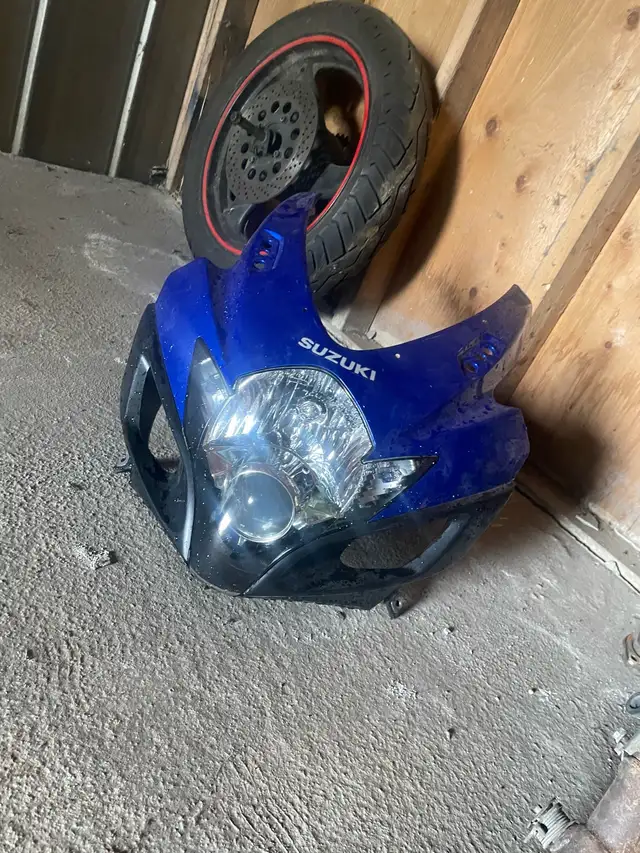 Suzuki gsxr 600/750 parts in Motorcycle Parts & Accessories in London - Image 2