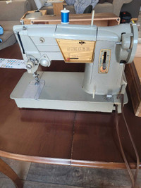 Good working antique Singer sewing machine