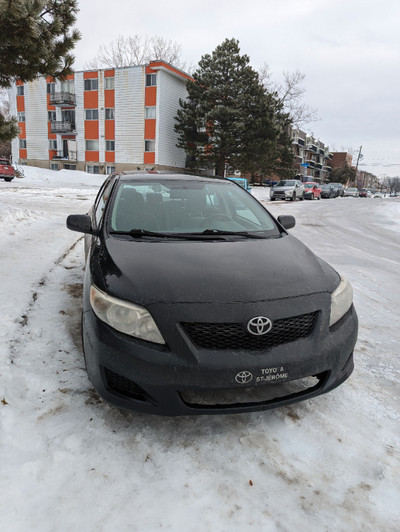Toyota Corolla 2010 noir a vendre.