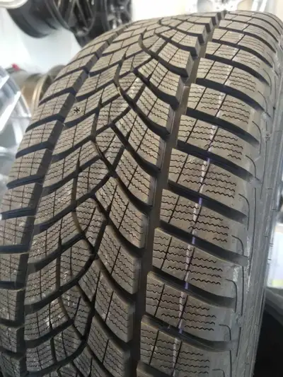 New Goodyear ULTRA GRIP PERFORMANCE + SCT - Winter performance 255/45R19 104V XL (T0) $ 1330 plus hs...