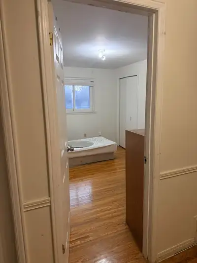 Private Room Available in 4-Bedroom House – $550/month Available from November 1 ✨ Room & House Feat...