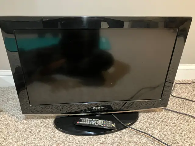 32” Samsung TV in TVs in Kitchener / Waterloo - Image 2