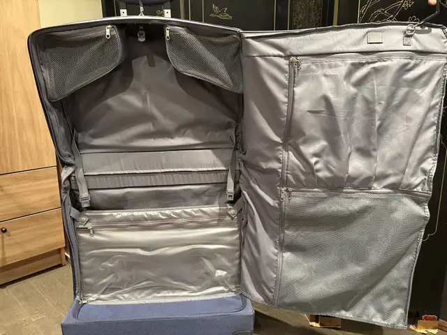 Samsonite Suitcase445588795347456001